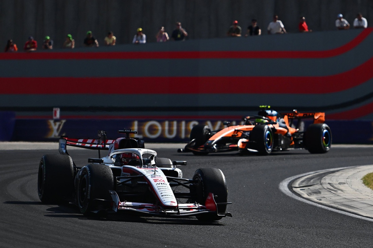 How a blue-flag malfunction caused a “nightmare” in F1 Hungarian GP thumbnail