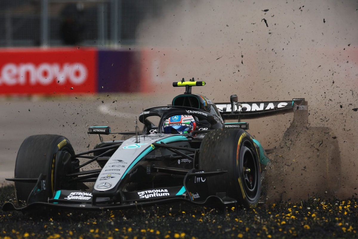 What F1's driving guidelines say about Russell and Antonelli's Canada sprint clash thumbnail
