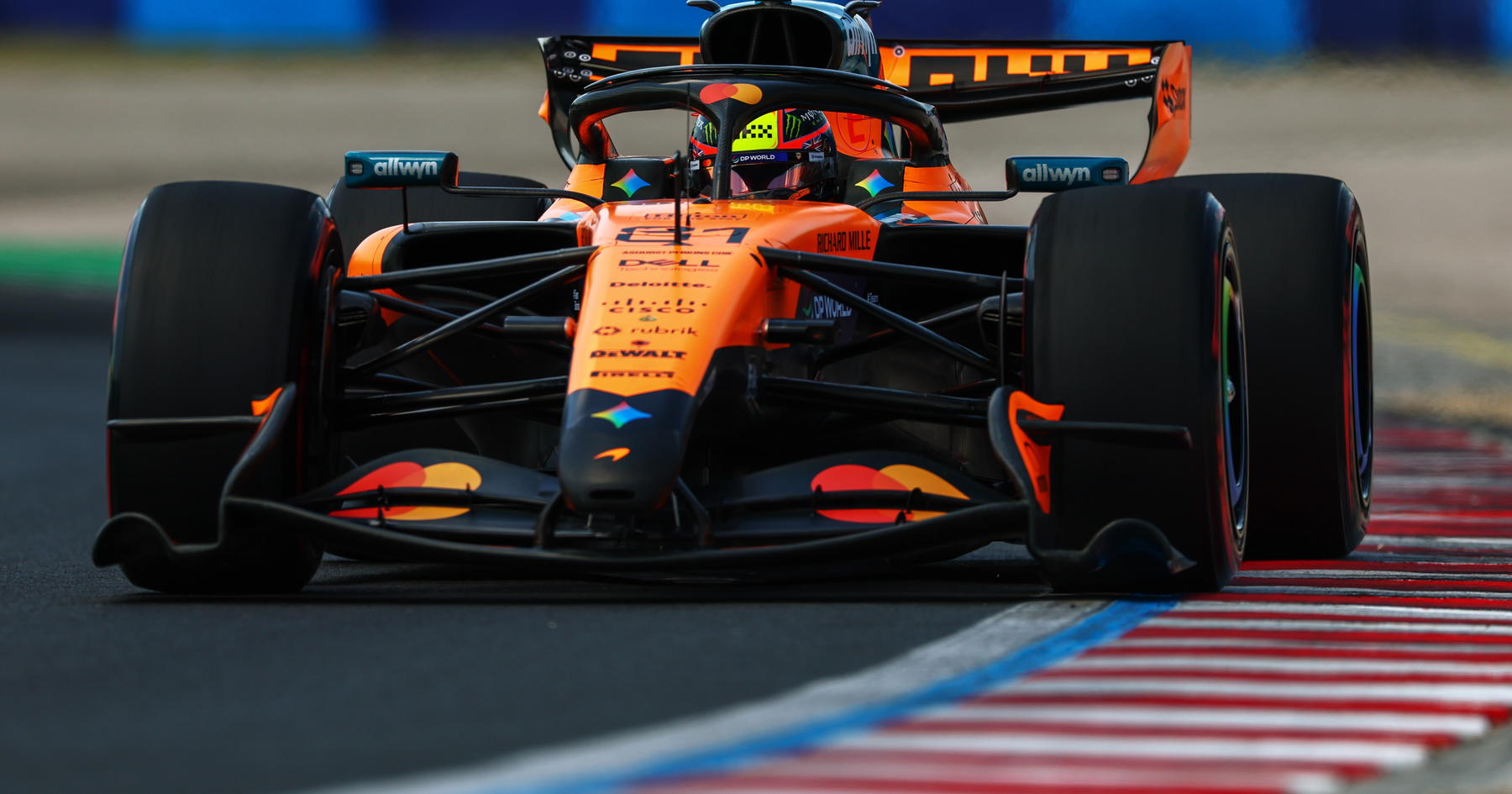 Oscar Piastri explains 'generation' difference after Lewis Hamilton pledge source thumbnail