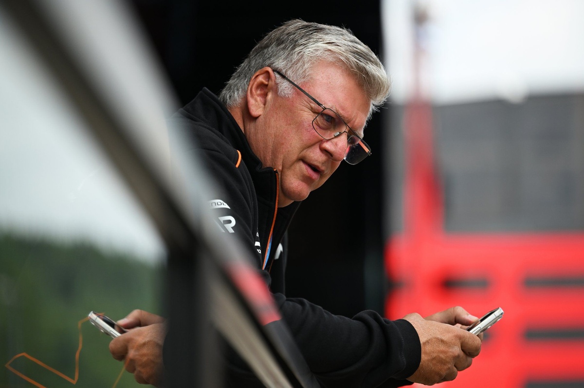 Otmar Szafnauer opens door to F1 comeback but hints at different role source thumbnail