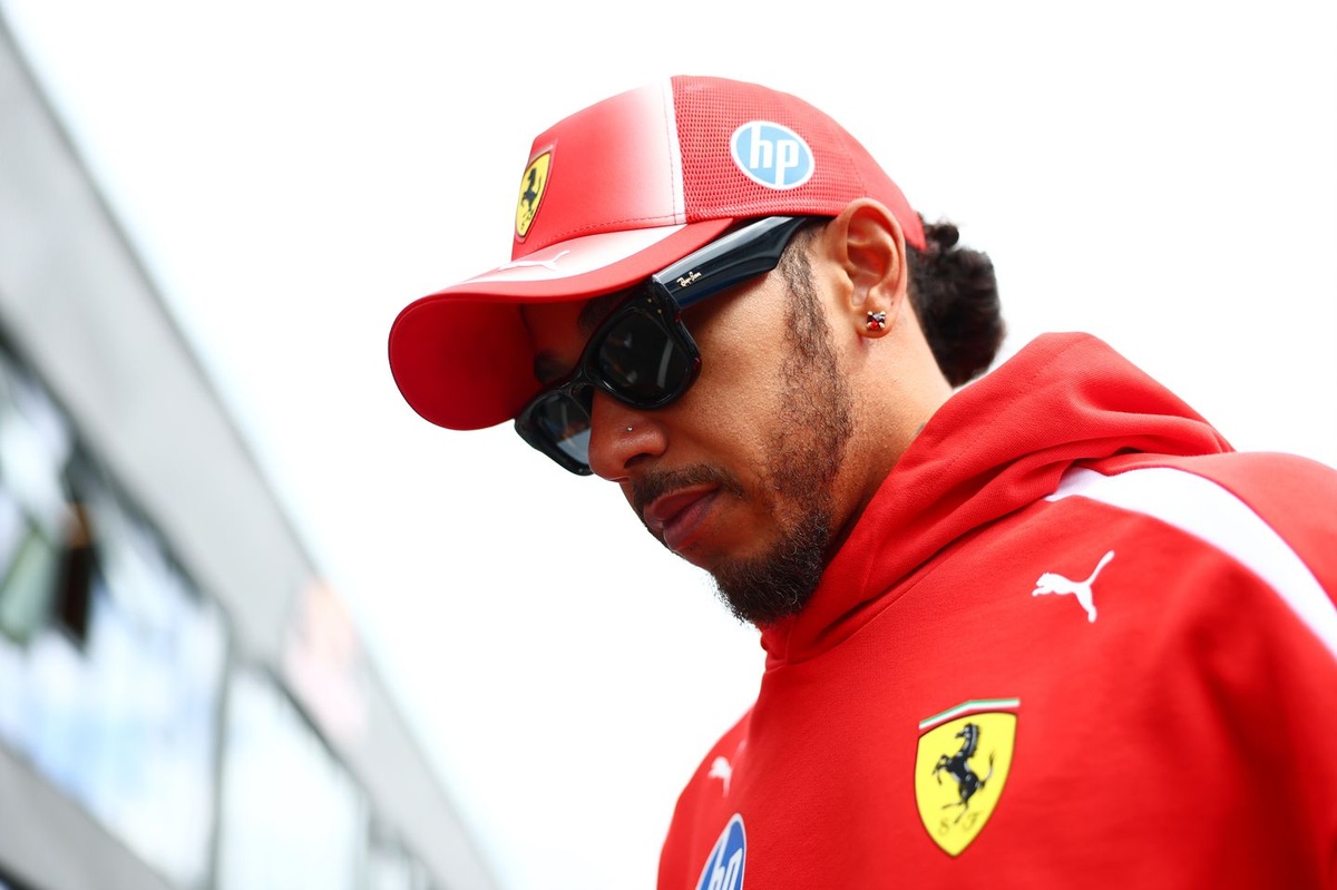 Lewis Hamilton issues apology following Hungarian GP qualifying "attitude" thumbnail