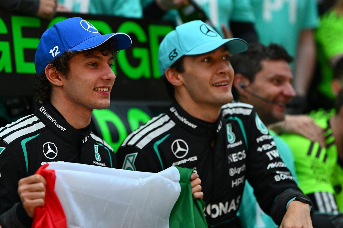 Mercedes shoots down favouritism speculation between George Russell and Kimi Antonelli source thumbnail