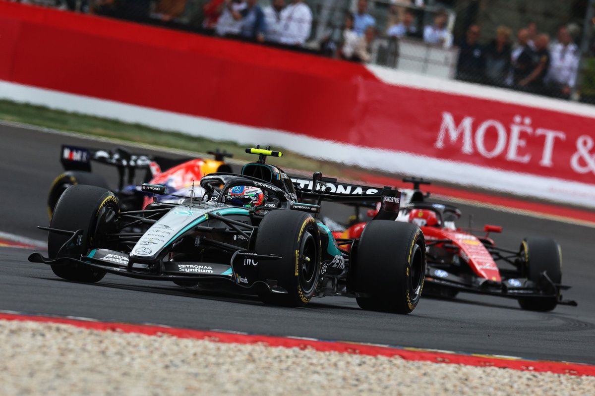 Mercedes explains "out of phase" developments compared with other F1 teams source thumbnail