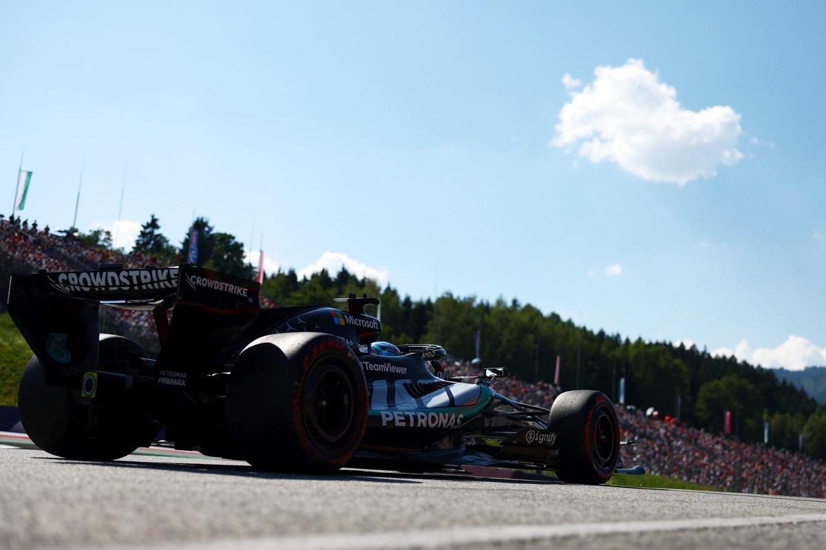 LIVE: F1 Austrian Grand Prix updates - George Russell starts on pole ahead of Ferrari pair | Live text | Motorsport.com thumbnail