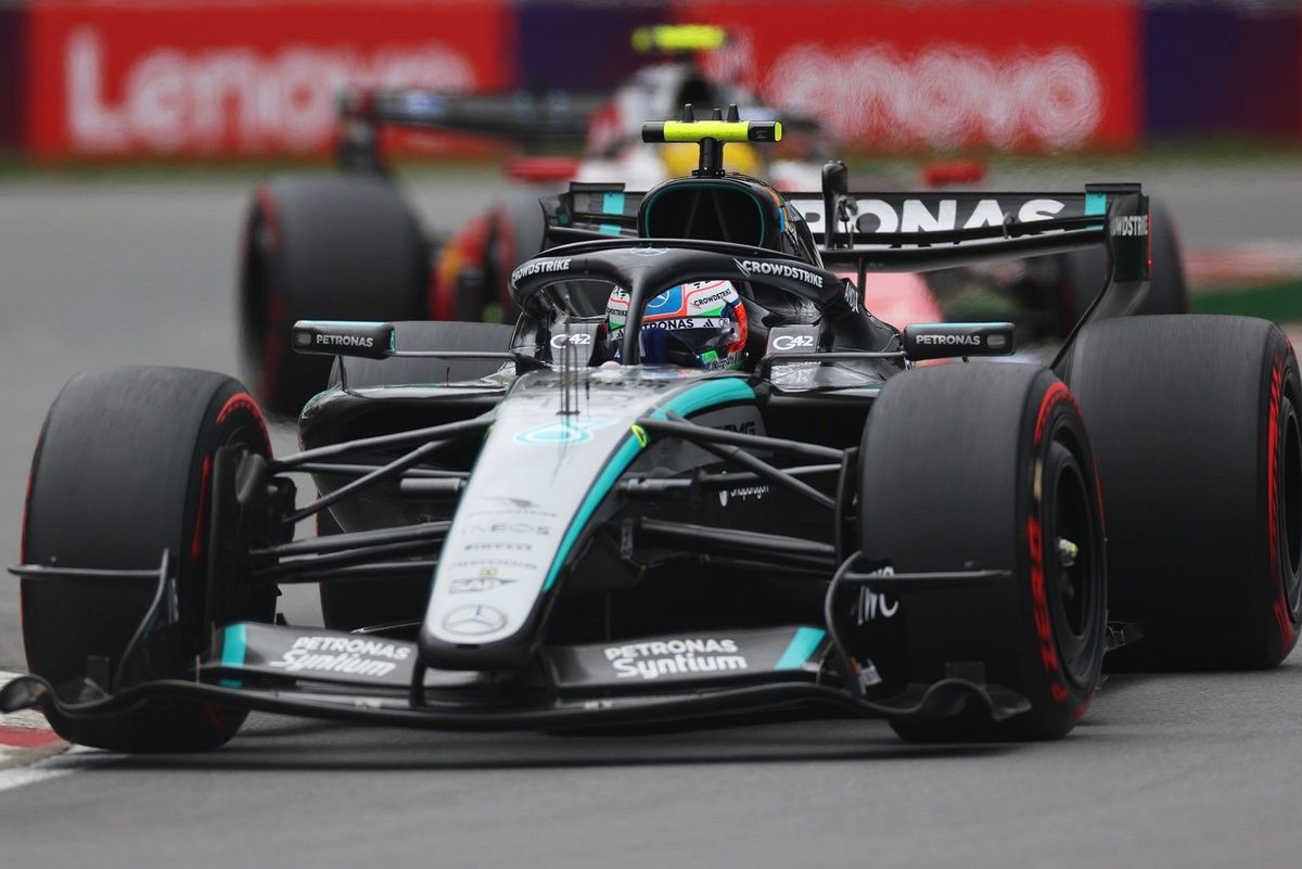 F1 Canadian GP: Kimi Antonelli lands F1 2026 blow as George Russell retires in Montreal thumbnail