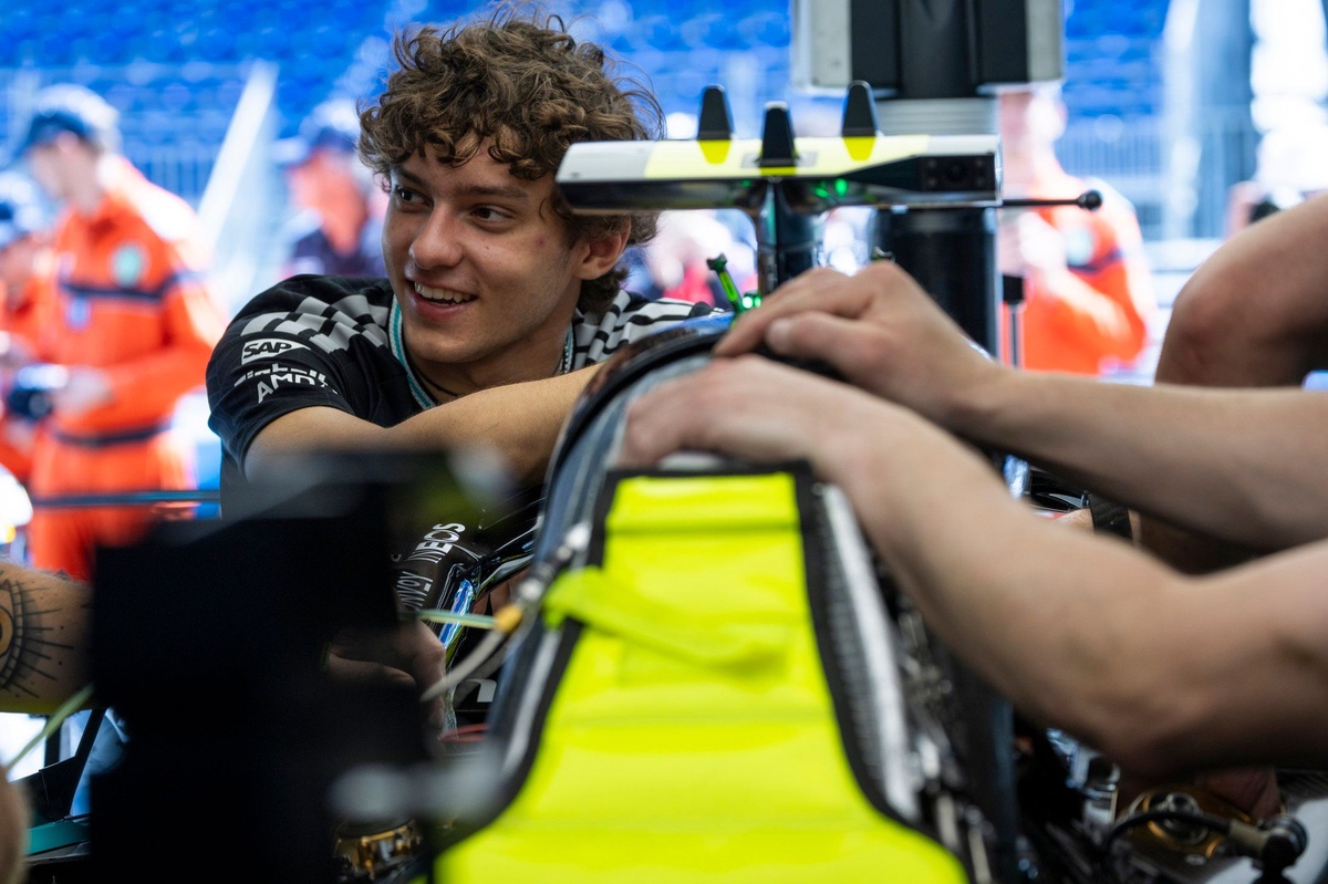 Toto Wolff "very positively surprised" by Kimi Antonelli's Monaco GP practice pace source thumbnail