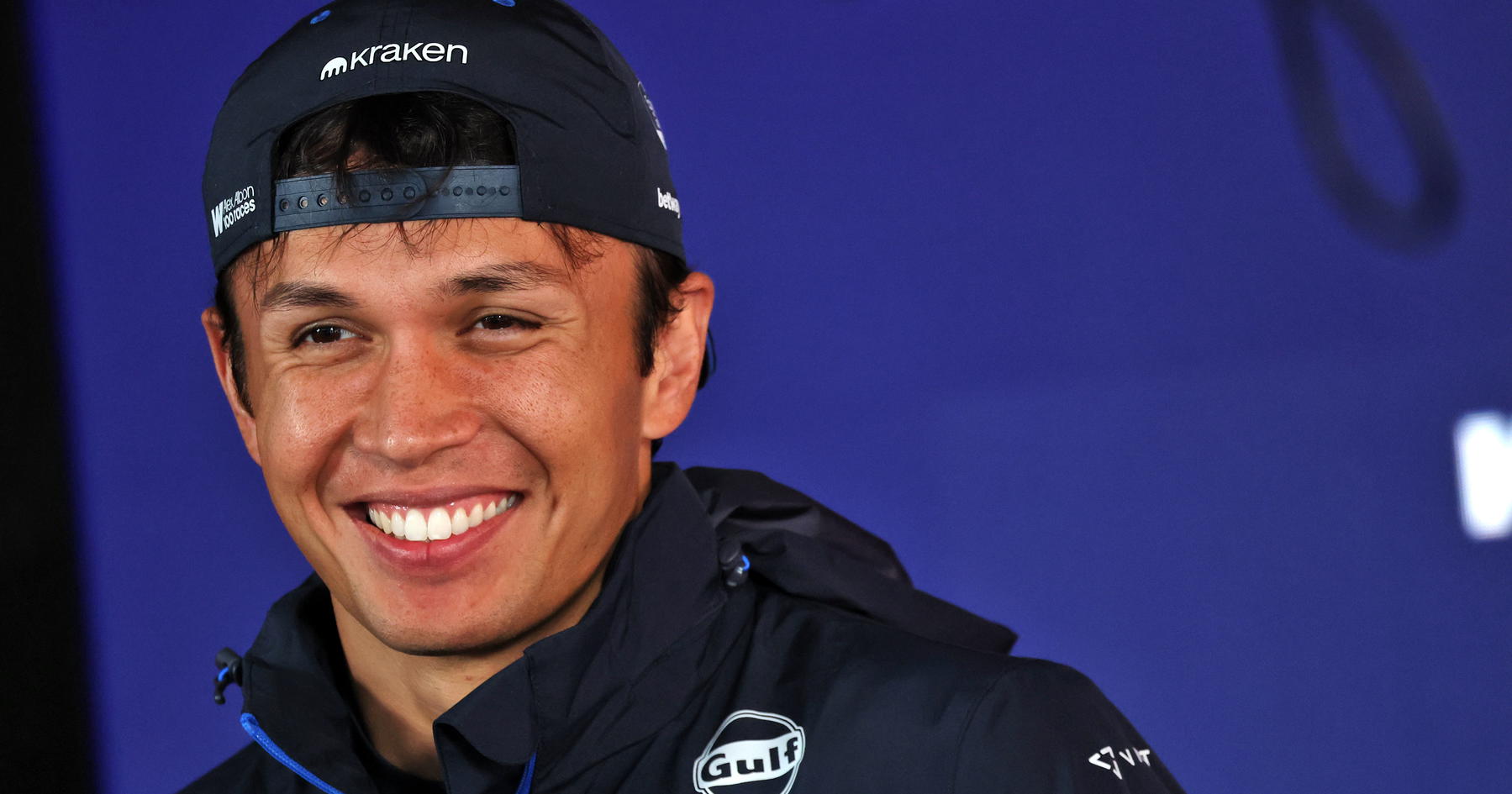 Alex Albon signs new F1 contract thumbnail