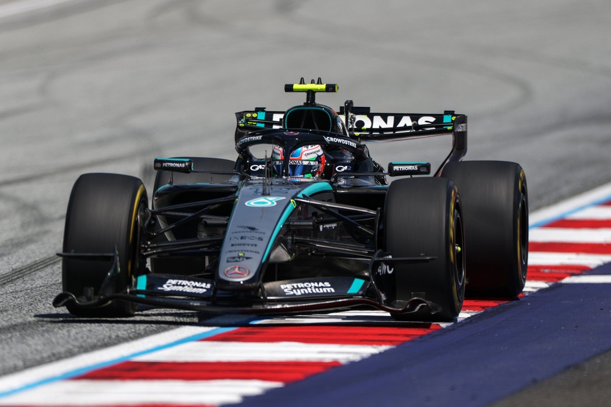 F1 Austrian GP: Kimi Antonelli leads Mercedes 1-2 as Lando Norris faces reliability woes in FP1 thumbnail