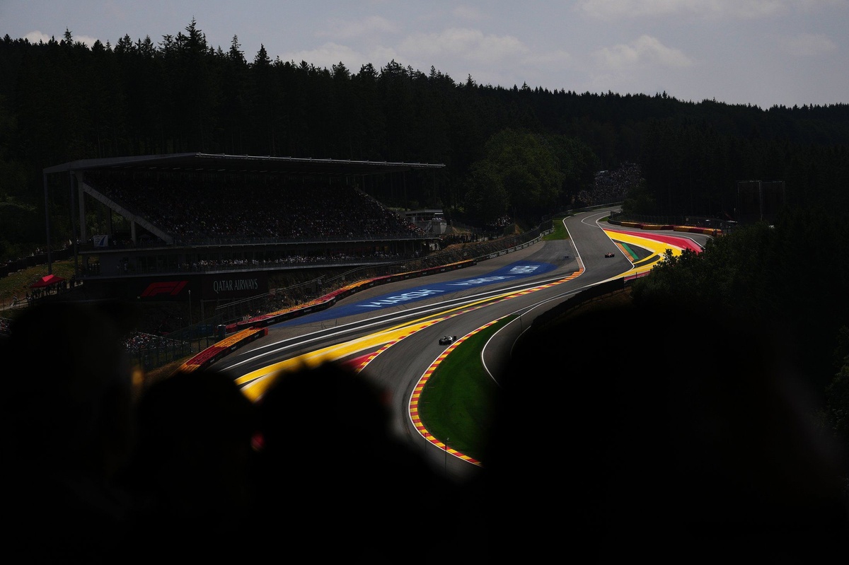 F1 Belgian GP: Kimi Antonelli beats Max Verstappen to pole by 0.317s thumbnail