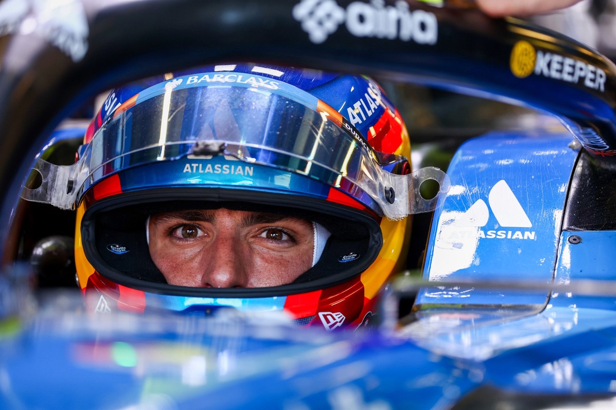 Carlos Sainz: F1 and FIA must be "tough" on 2027 changes source thumbnail