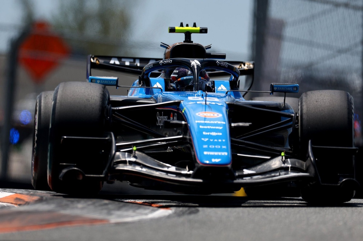 Carlos Sainz: Miami-spec Williams is the F1 car we should've had from opening race thumbnail