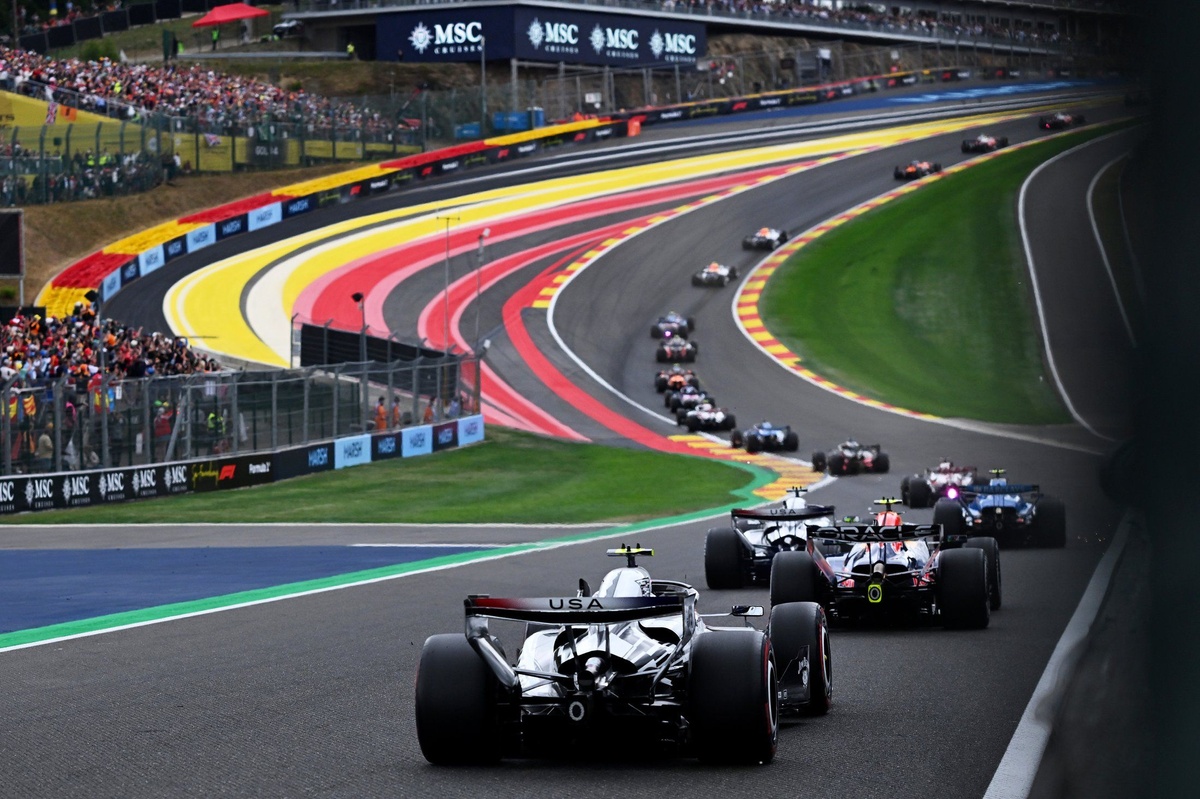 Explained: Are drivers really being beaten by AI elements in F1's 2026 power units? thumbnail