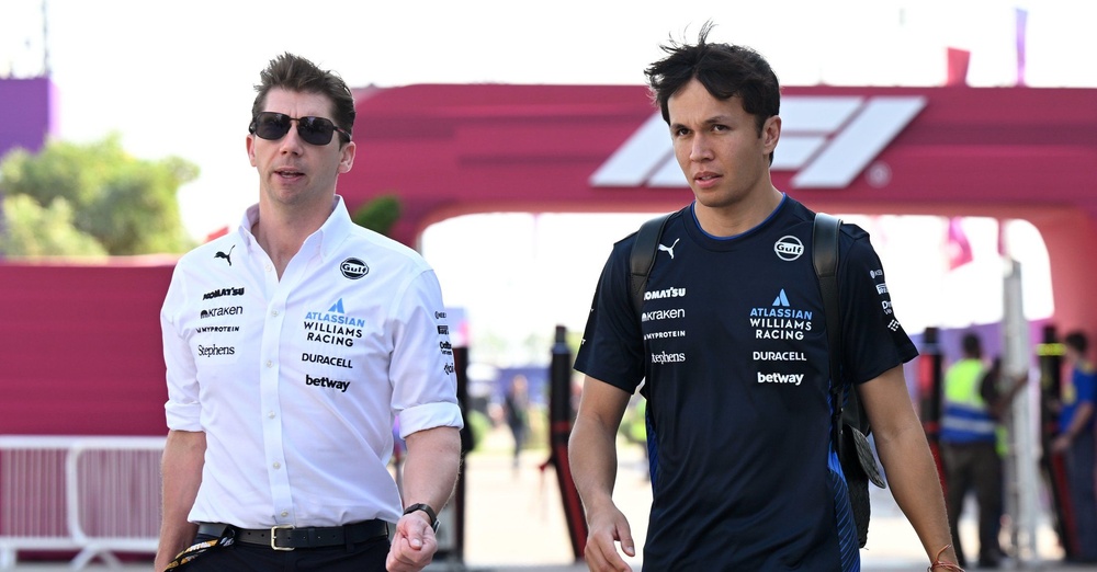 Williams was "concerned about losing both" Carlos Sainz and Alex Albon before contract extensions thumbnail