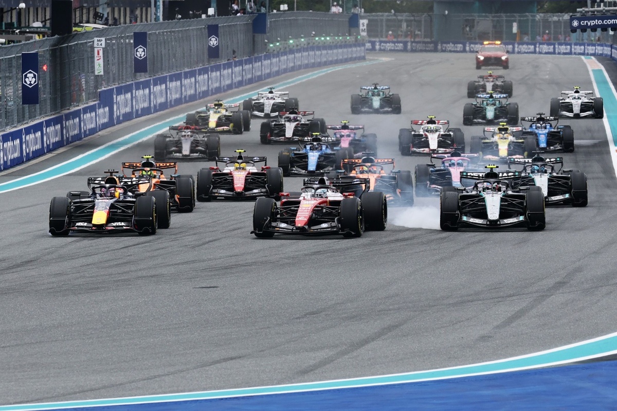 "We love V8s" - What F1 manufacturers think about future engine regulations source thumbnail