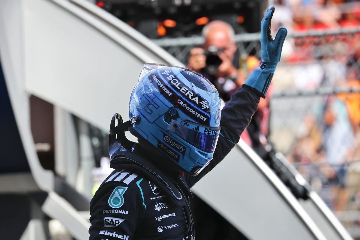 Russell takes Barcelona F1 pole despite spirited late Hamilton lap thumbnail