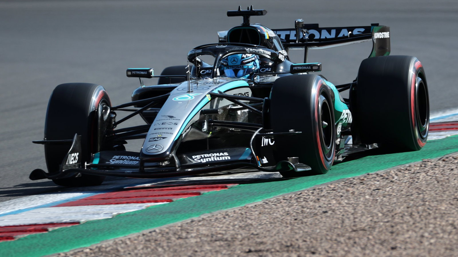 Mercedes reveal issue that disadvantaged George Russell at Silverstone source thumbnail