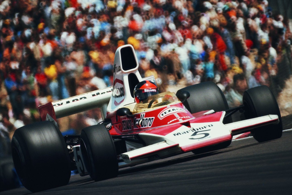Emerson Fittipaldi reflects on "fantastic" reunion with championship-winning McLaren M23 in Miami thumbnail