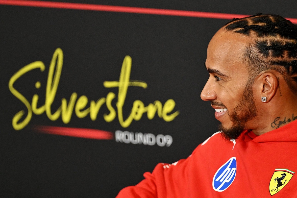 What's behind Lewis Hamilton's Lego British GP drivers' parade concerns thumbnail