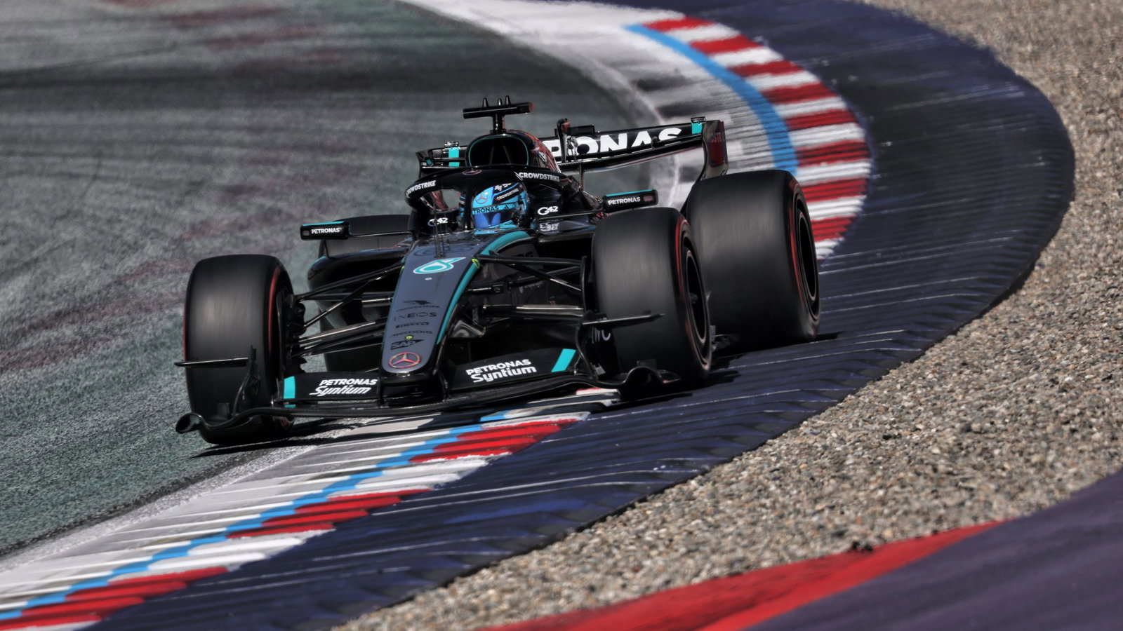 Russell takes controversial Austria F1 pole after Verstappen crash thumbnail