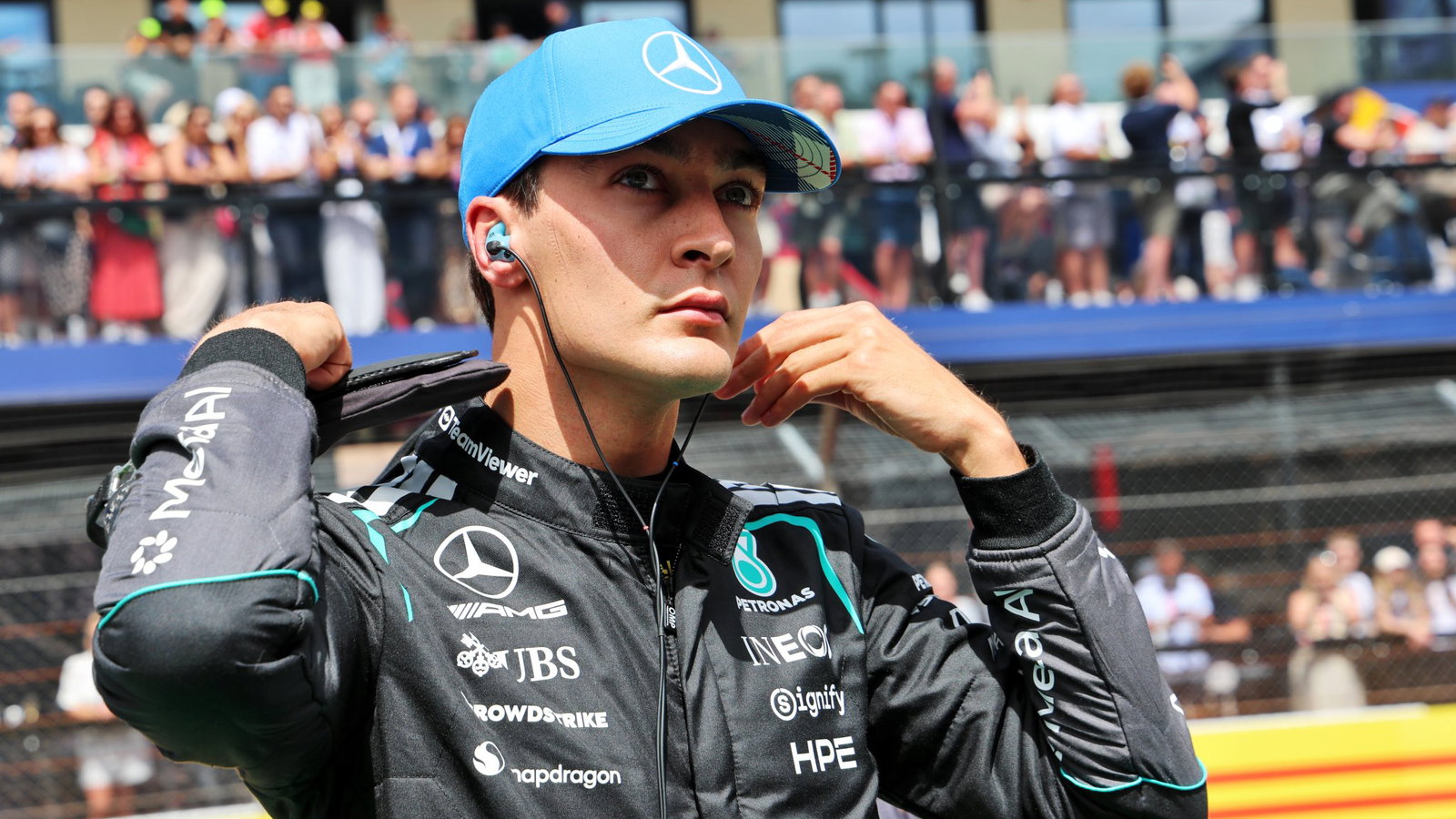 Mercedes makes worrying admission over serious issue hurting Russell thumbnail
