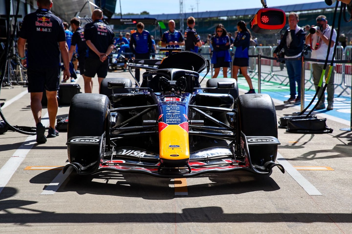 Red Bull finds successors to Gianpiero Lambiase and Helmut Marko – what does it say about the team's F1 future? thumbnail