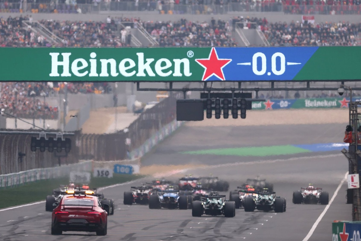 Behind the debate over F1's future engines is a battle for control thumbnail