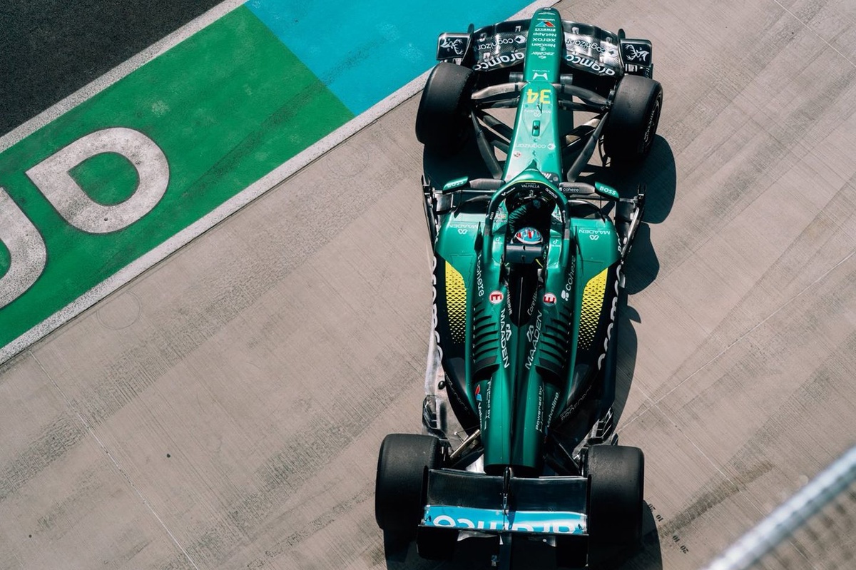Aston Martin completes filming day with upgraded Honda engine thumbnail