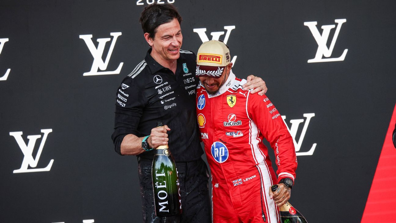 Mercedes boss Toto Wolff on Lewis Hamilton title threat: 'If he smells blood, he goes' thumbnail