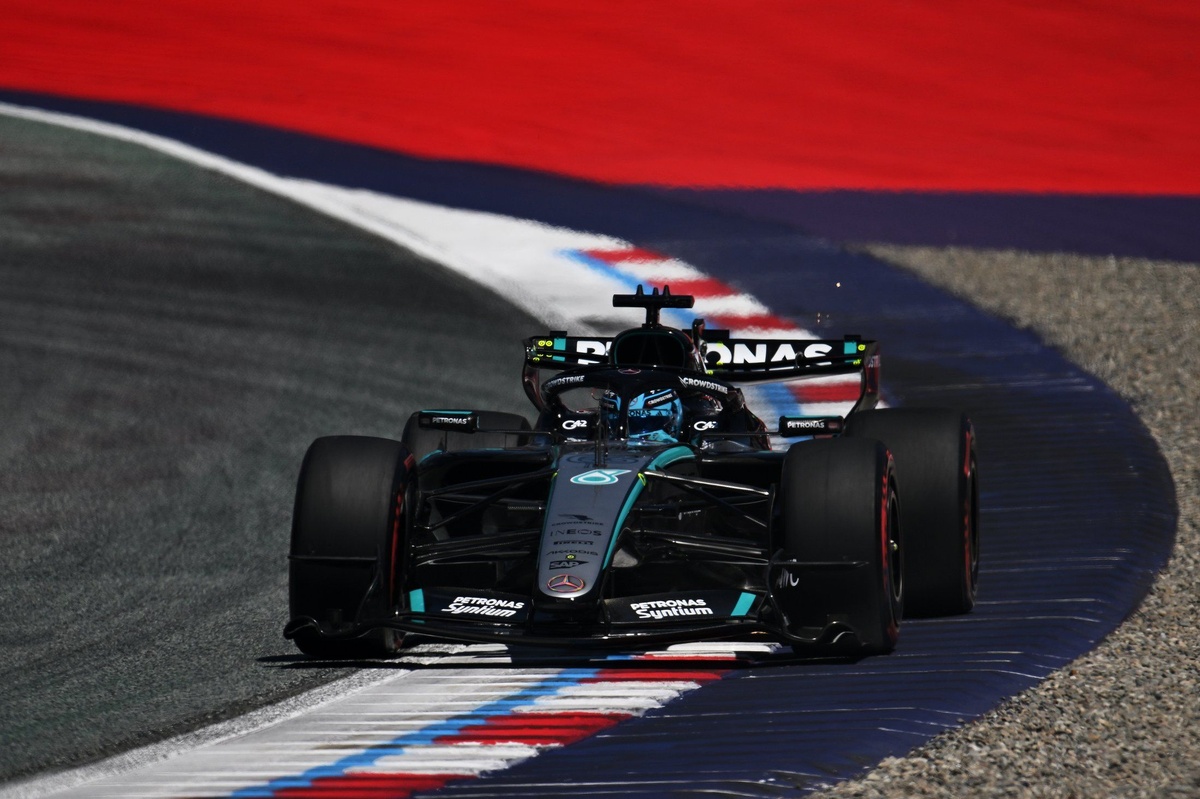 George Russell identifies "concerning" McLaren pace as a 'real threat' in F1 Austria GP thumbnail