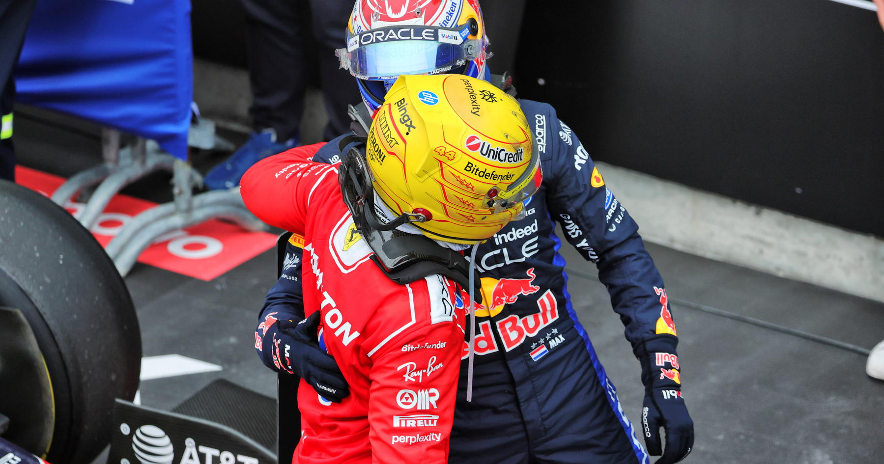 Lewis Hamilton responds to Max Verstappen staying at Red Bull thumbnail