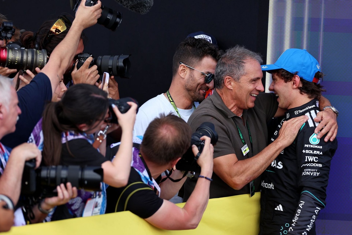 “I'm gonna stretch your neck like a chicken” – Kimi Antonelli explains tough love from his father after F1 mistakes thumbnail