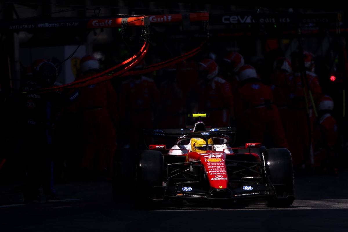 Lewis Hamilton explains neck injury that affected 2025 F1 season thumbnail