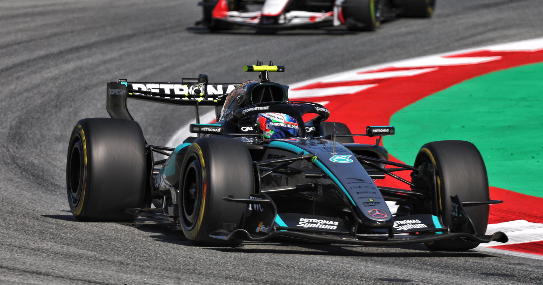 Kimi Antonelli facing threats to F1 hot streak after 'tricky' Barcelona practice thumbnail