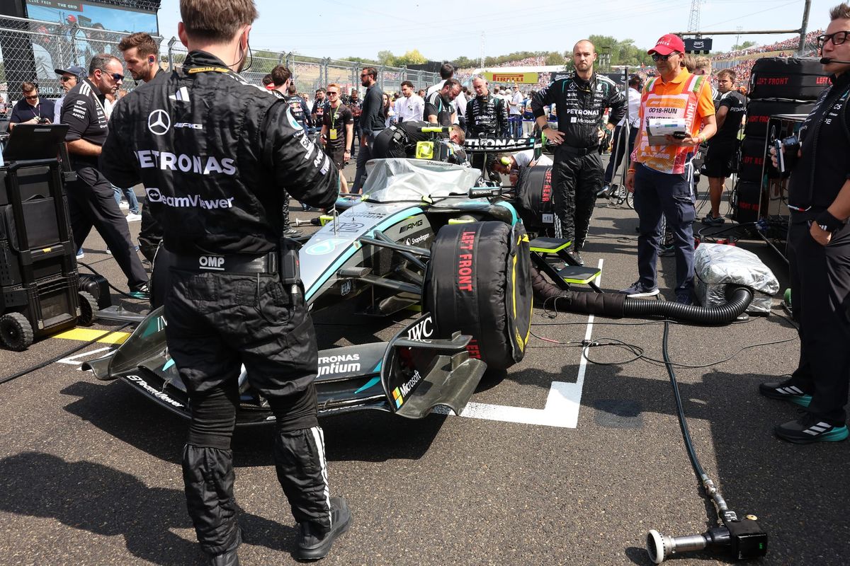 Mercedes drivers facing 'almost inevitable' F1 grid penalties thumbnail