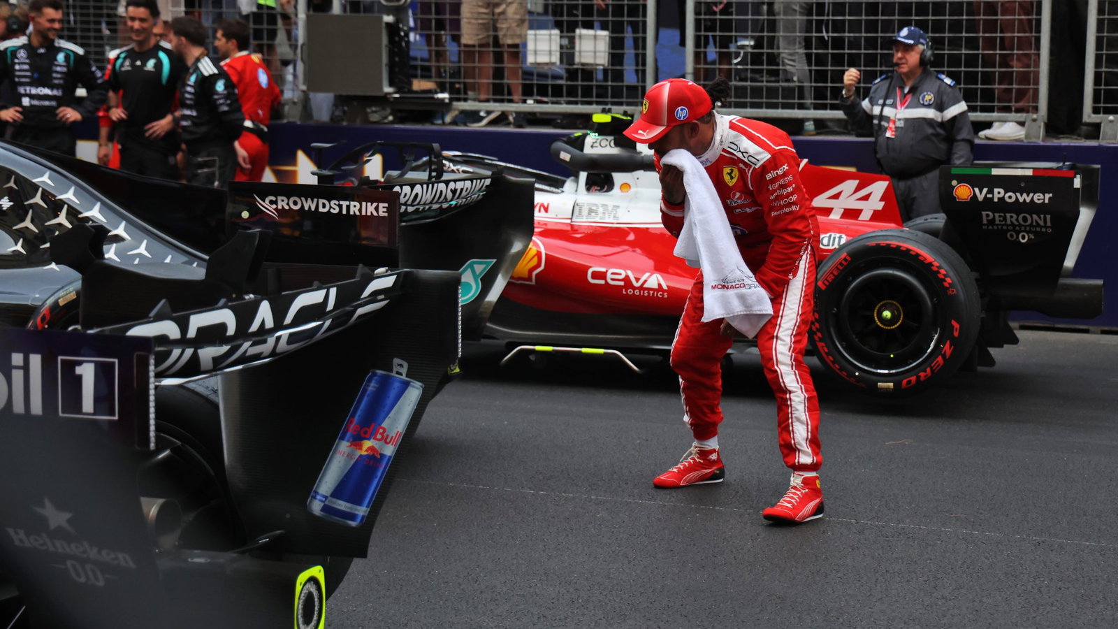 Hamilton outlines ânight and day' difference between Mercedes and Ferrari thumbnail