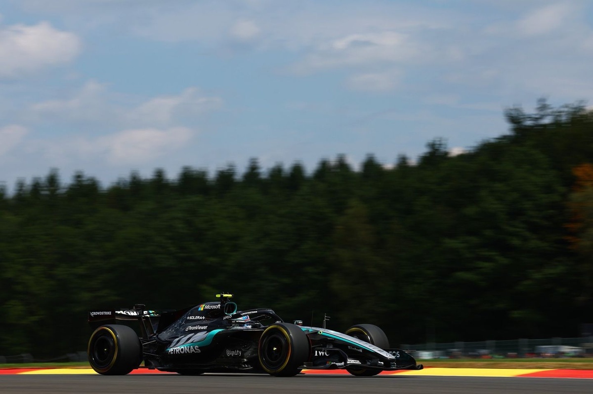 F1 Belgian GP: Kimi Antonelli fastest as Lewis Hamilton crashes at session's end thumbnail