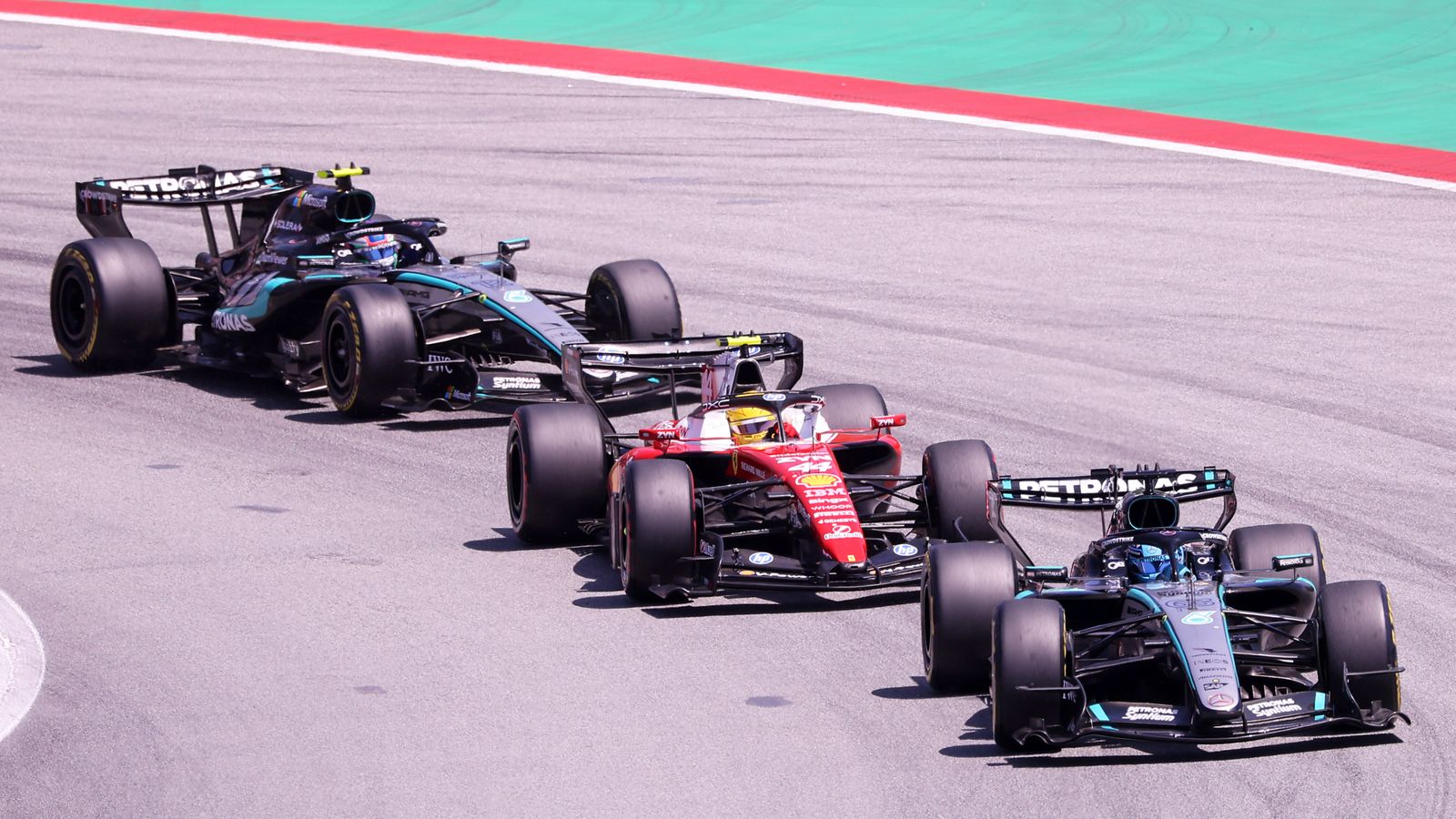 Mercedes duo to 'race each other differently' amid Hamilton threat thumbnail