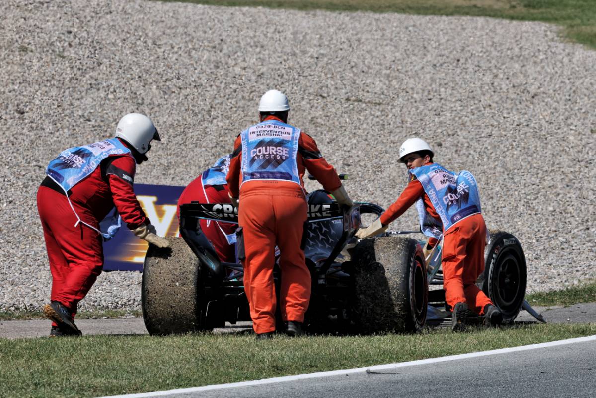 Mercedes traces recent costly DNFs to battery issue as it works on a fix thumbnail