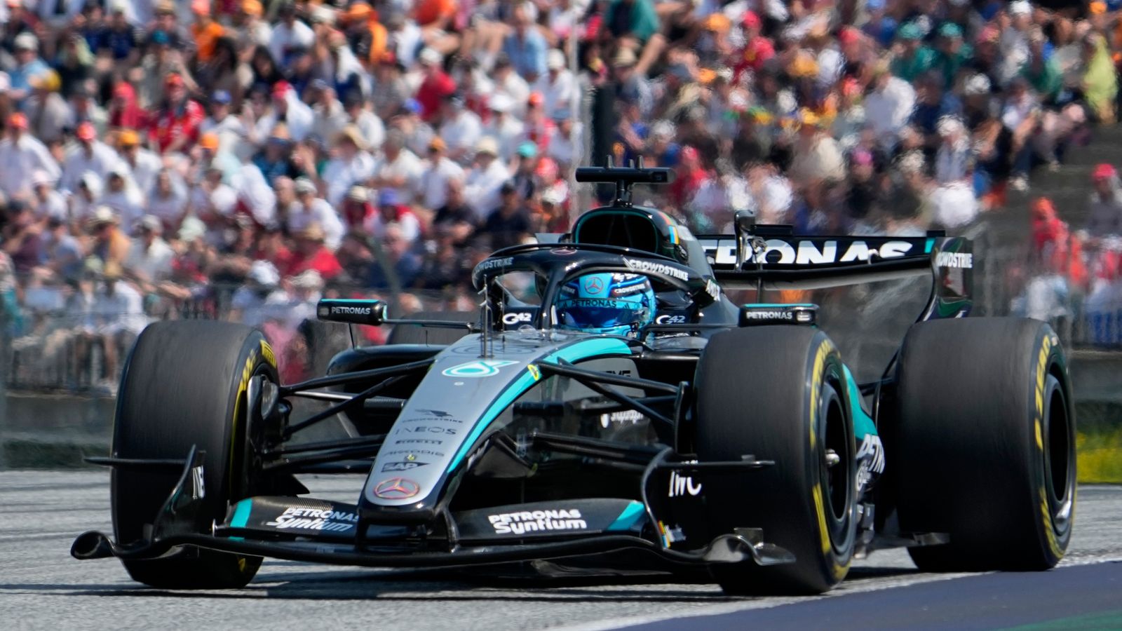 Russell holds off Verstappen to win Austrian GP thumbnail