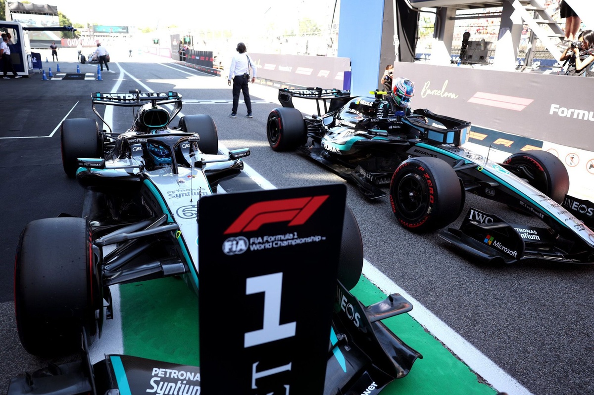 Mercedes to keep F1 driver line-up for 2027, says Toto Wolff source thumbnail