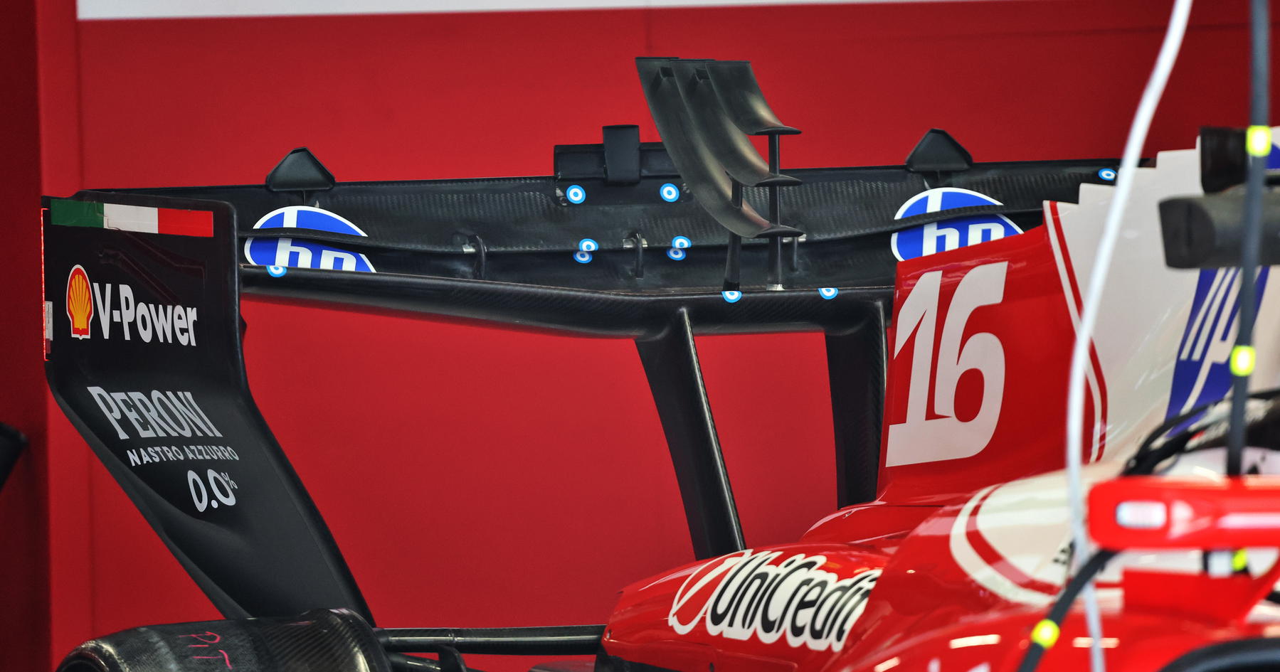 Tech: The 'unthinkable' F1 war being fought by Ferrari and Mercedes thumbnail