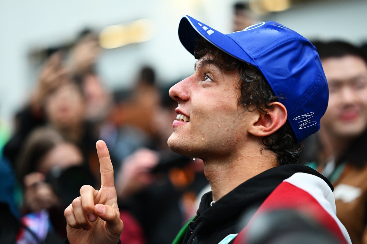Kimi Antonelli reaffirms Mercedes loyalty amid Ferrari speculation at Bandini Trophy ceremony source thumbnail